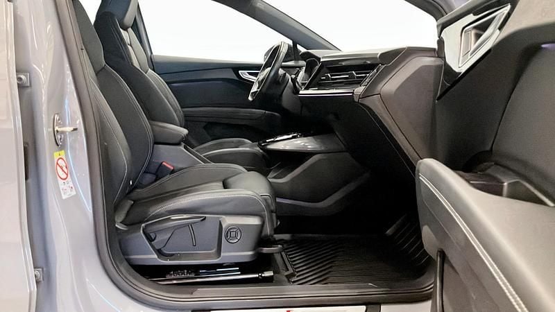 Begagnad Audi Q4 e-tron S-Line 219 kW (299 HK) 2023 Grå SUV