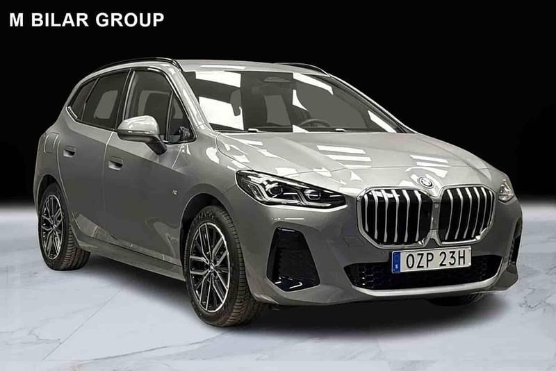 Grå Begagnad 2025 BMW 230e Active Tourer Minibuss | 469 000 kr - Bild 1/1