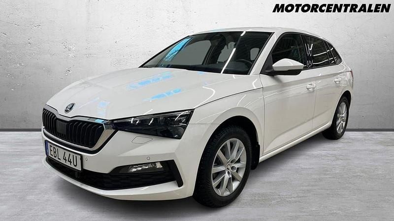 Vit Begagnad 2022 Skoda Scala Halvkombi | 219 000 kr - Bild 1/4