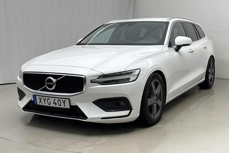 Vit Begagnad 2021 Volvo V60 Momentum Kombi | 229 000 kr (Marknadspris) - Bild 1/4