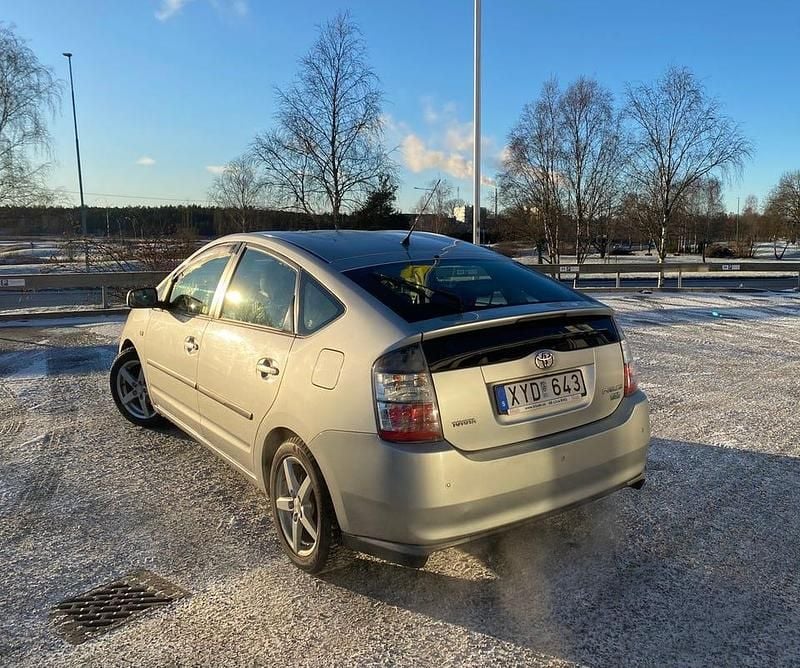 Begagnad 2005 Toyota Prius Halvkombi | 52 000 kr (Marknadspris) - Bild 1/4