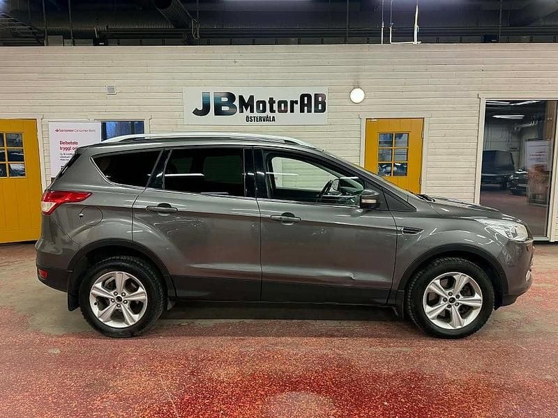 Grå Begagnad 2013 Ford Kuga Titanium SUV | 112 900 kr (Marknadspris) - Bild 1/4