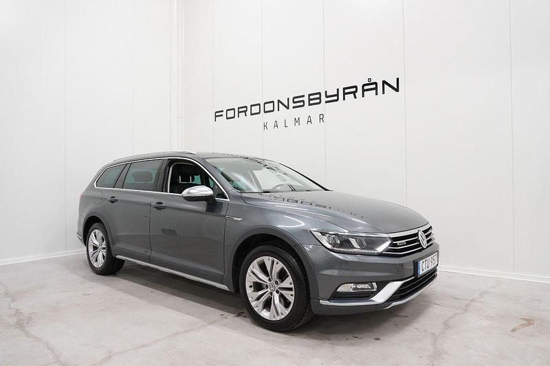 Mörkgrå (grå) Begagnad 2016 VW Passat Alltrack Kombi | 189 700 kr (Bra pris) - Bild 1/4