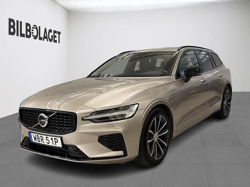 Ljusgrå Begagnad 2024 Volvo V60 Plus Kombi | 489 800 kr (Marknadspris) - Bild 1/4