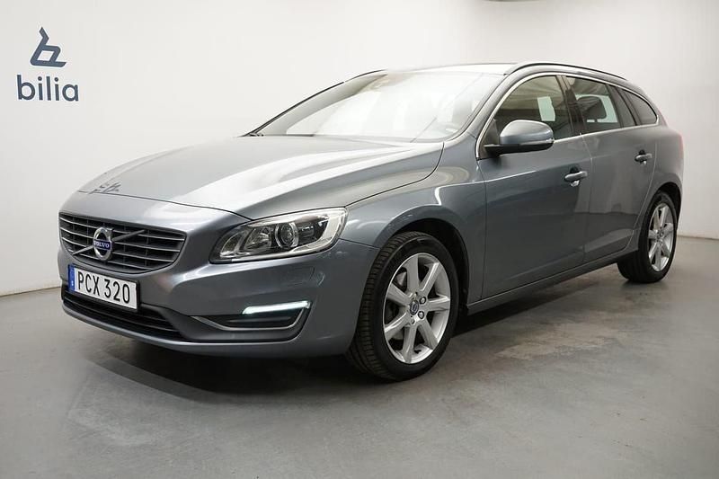 Grå Begagnad 2016 Volvo V60 Business Edition Kombi | 149 000 kr (Marknadspris) - Bild 1/3