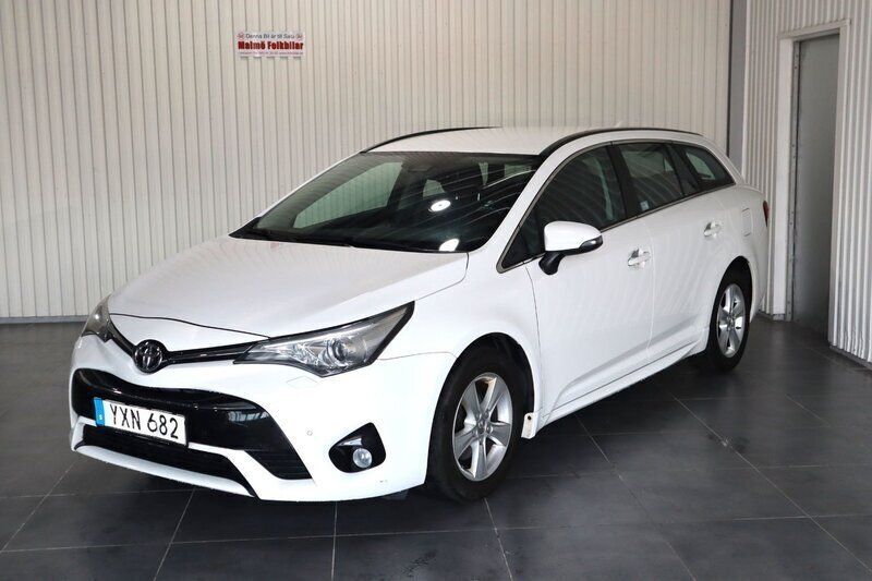 Vit Begagnad 2017 Toyota Avensis Multidrive S Kombi | 134 900 kr (Bra pris) - Bild 1/4