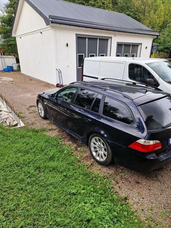 Svart Begagnad 2005 BMW 525 M Sport Kombi | 17 000 kr (Superpris) - Bild 1/4