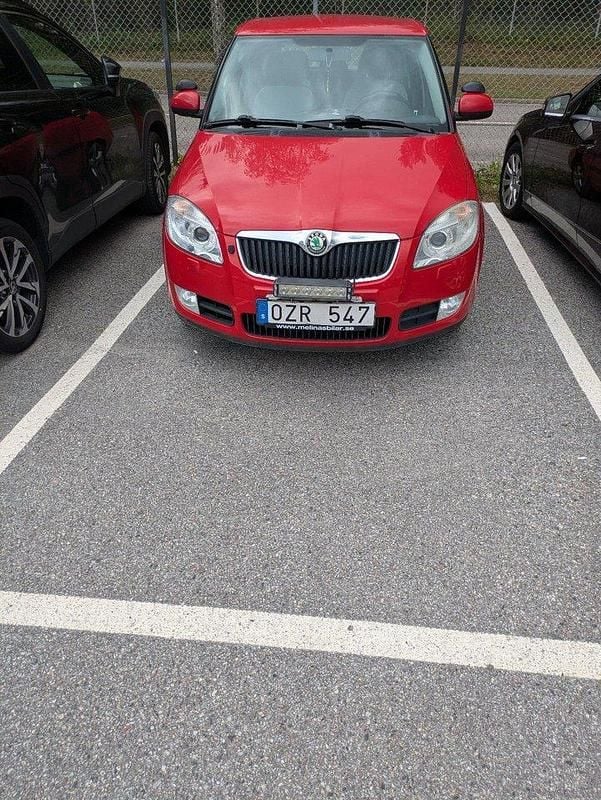 Röd Begagnad 2010 Skoda Fabia Kombi | 49 999 kr (Marknadspris) - Bild 1/4