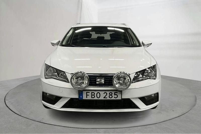 Begagnad Seat Leon ST Style 130 HK (95 kW) 2020 Vit Kombi