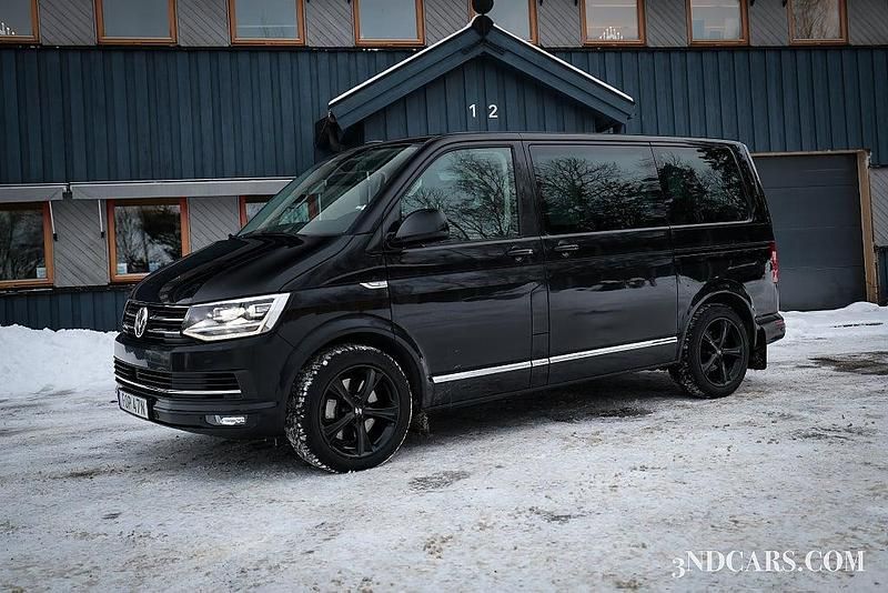 Svart Begagnad 2018 VW Multivan Highline Van | 369 900 kr (Marknadspris) - Bild 1/4