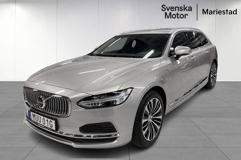 Grå Begagnad 2023 Volvo V90 Momentum Kombi | 329 500 kr (Marknadspris) - Bild 1/4
