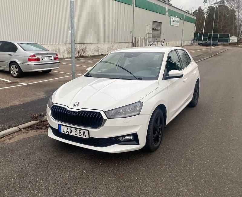 Begagnad 2022 Skoda Fabia Halvkombi | 136 000 kr (Superpris) - Bild 1/4