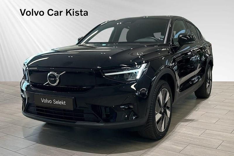 Svart Begagnad 2023 Volvo EC40 Plus SUV | 409 900 kr (Marknadspris) - Bild 1/3