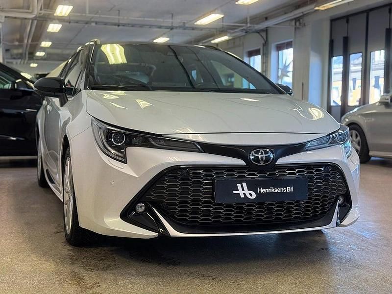 Begagnad Toyota Corolla Sport 184 HK (135 kW) 2022 Vit Kombi