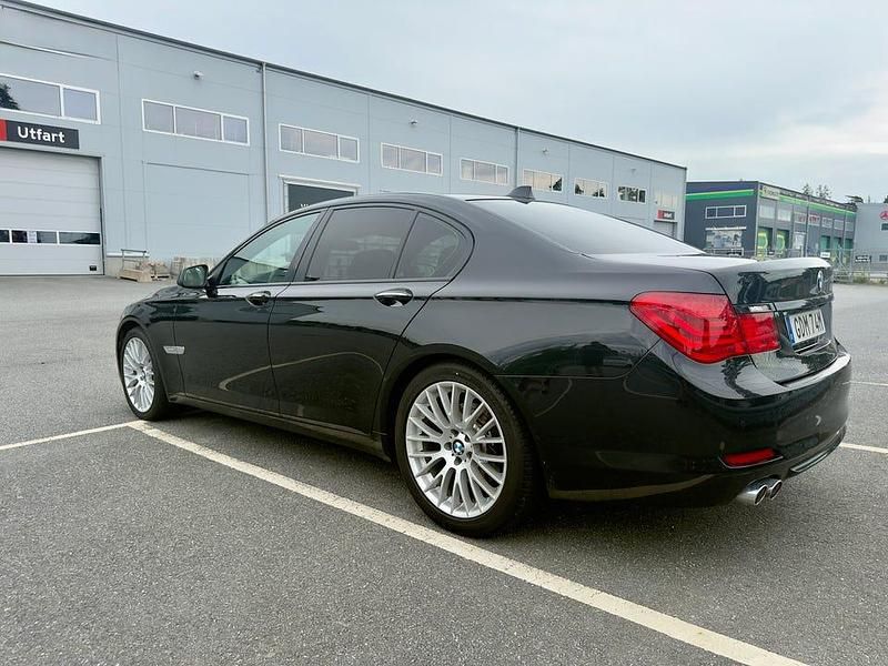 Begagnad BMW 730 245 HK (180 kW) 2011 Black metallic Sedan
