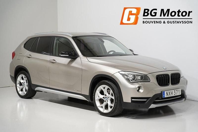 Silver Begagnad 2013 BMW X1 xLine SUV | 134 600 kr (Lite dyr) - Bild 1/4