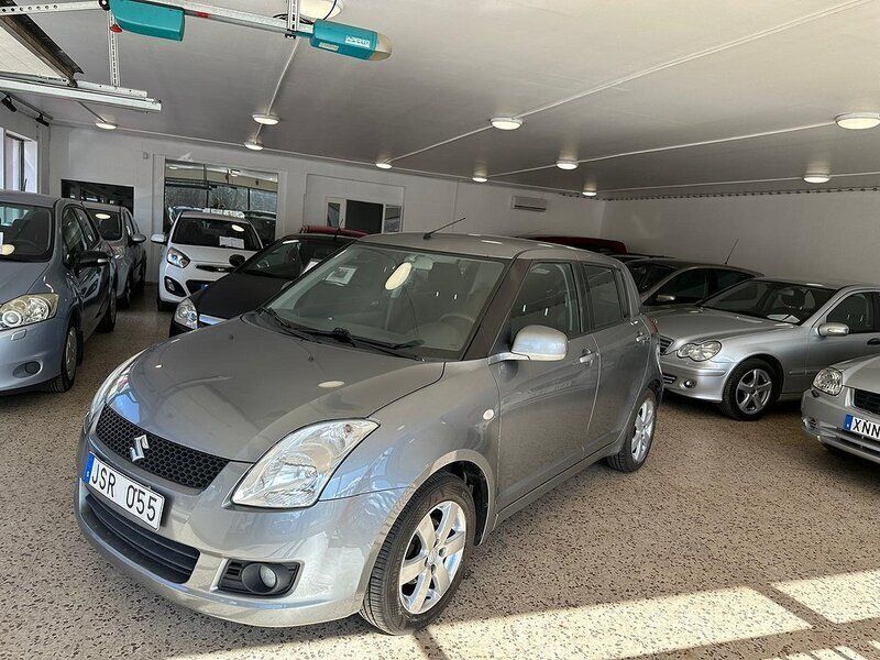 Grå Begagnad 2009 Suzuki Swift Halvkombi | 25 000 kr (Marknadspris) - Bild 1/4