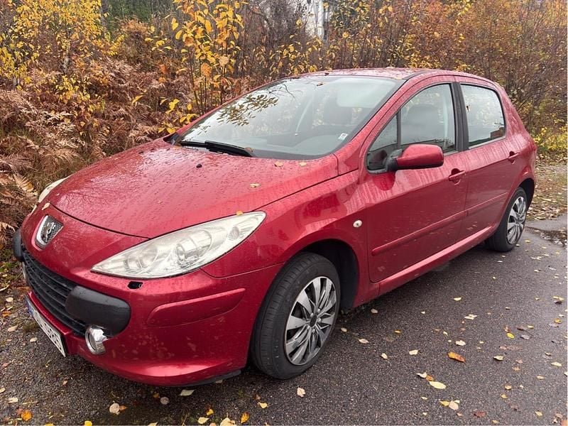 Röd Begagnad 2006 Peugeot 307 Halvkombi | 8 000 kr (Superpris) - Bild 1/4