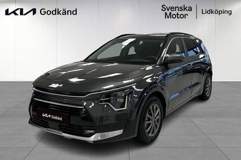 Grå Begagnad 2024 Kia Niro Advance SUV | 399 900 kr (Lite dyr) - Bild 1/4