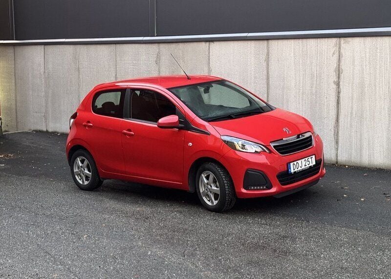 Röd Begagnad 2021 Peugeot 108 Halvkombi | 119 000 kr (Lite dyr) - Bild 1/4