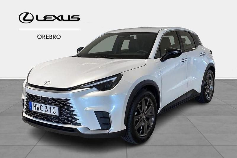 Vit Begagnad 2024 Lexus LBX SUV | 379 900 kr (Marknadspris) - Bild 1/4