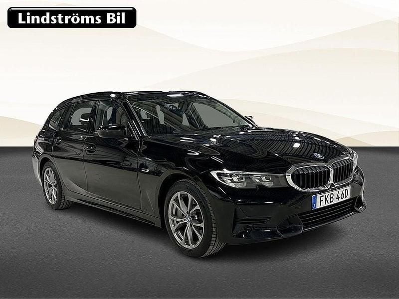 Begagnad BMW 330e Sport Line 184 HK (135 kW) 2021 Svart Kombi