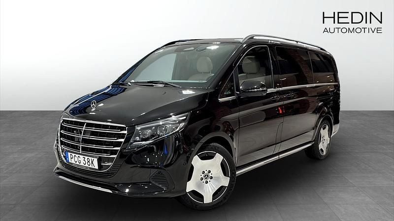 Svart Begagnad 2025 Mercedes V300 Minibuss | 1 152 930 kr - Bild 1/4