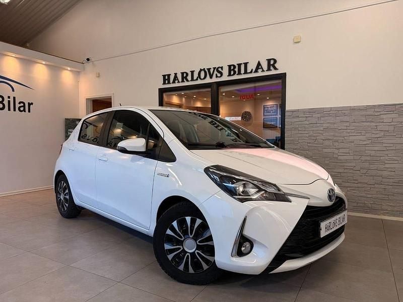 Begagnad Toyota Yaris Hybrid Active 101 HK (74 kW) 2019 Vit