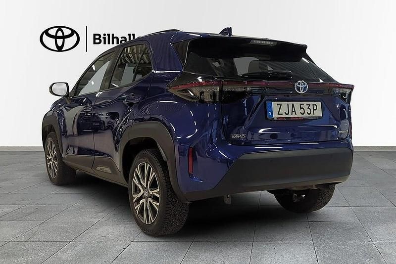 Begagnad Toyota Yaris Cross Active 92 HK (67 kW) 2023 Mörkblå SUV