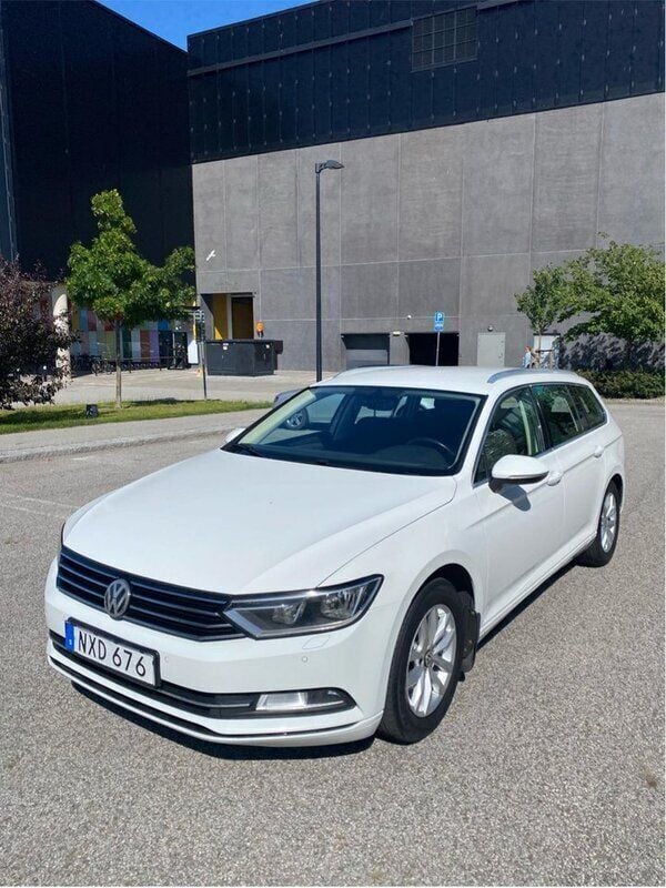 Vit Begagnad 2016 VW Passat Kombi | 89 000 kr (Marknadspris) - Bild 1/4