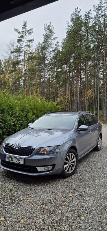 Grå Begagnad 2014 Skoda Octavia Kombi | 69 000 kr (Bra pris) - Bild 1/4