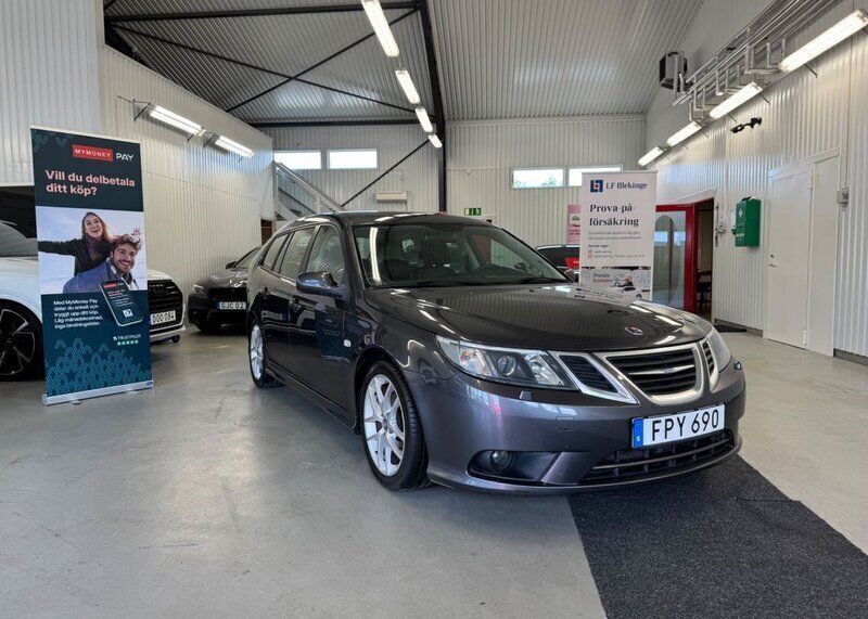 Grå Begagnad 2010 Saab 9-3 Vector Kombi | 69 900 kr (Dyr) - Bild 1/4