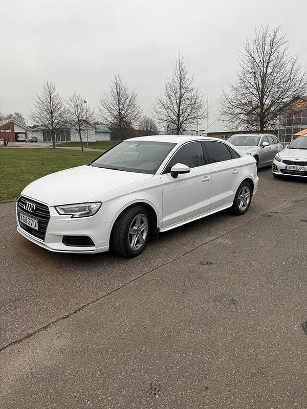 Vit Begagnad 2019 Audi A3 Proline Sedan | 189 000 kr (Bra pris) - Bild 1/4