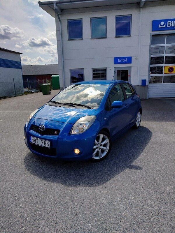 Blå Begagnad 2007 Toyota Yaris Halvkombi | 55 000 kr - Bild 1/4