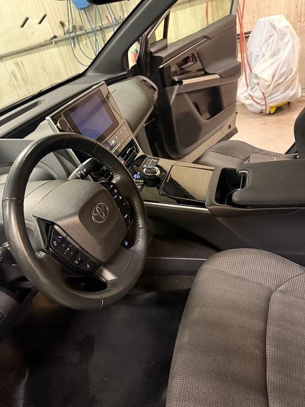 Begagnad Toyota bZ4X 150 kW (204 HK) 2023 SUV