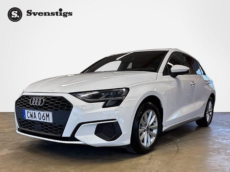Vit Begagnad 2022 Audi A3 Sportback Proline Halvkombi | 264 900 kr (Marknadspris) - Bild 1/4