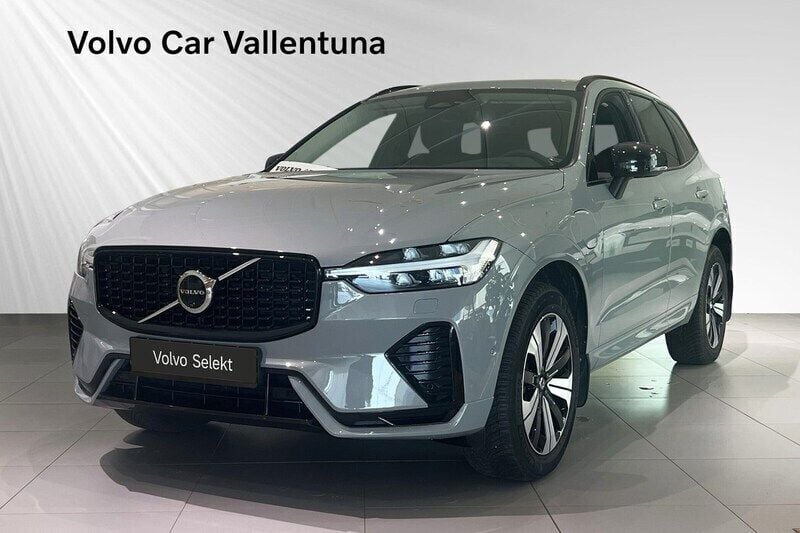 Grå Begagnad 2024 Volvo XC60 Plus SUV | 539 900 kr (Marknadspris) - Bild 1/3