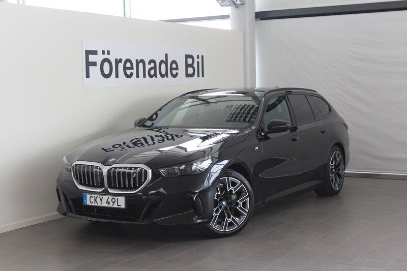 Svart Begagnad 2024 BMW i5 M Sport Sedan | 689 000 kr - Bild 1/4