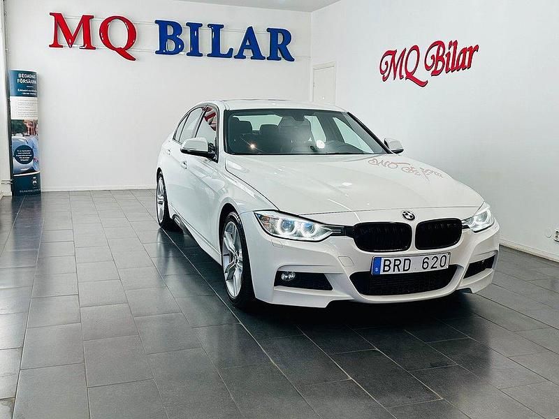 Vit Begagnad 2013 BMW 320 M Sport Sedan | 164 900 kr (Lite dyr) - Bild 1/4