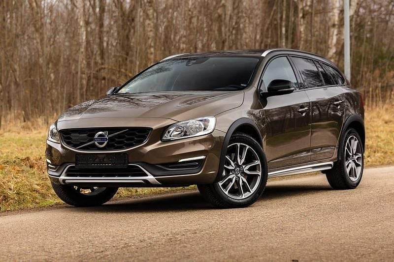 Begagnad Volvo V60 CC 150 HK (110 kW) 2018 Kombi