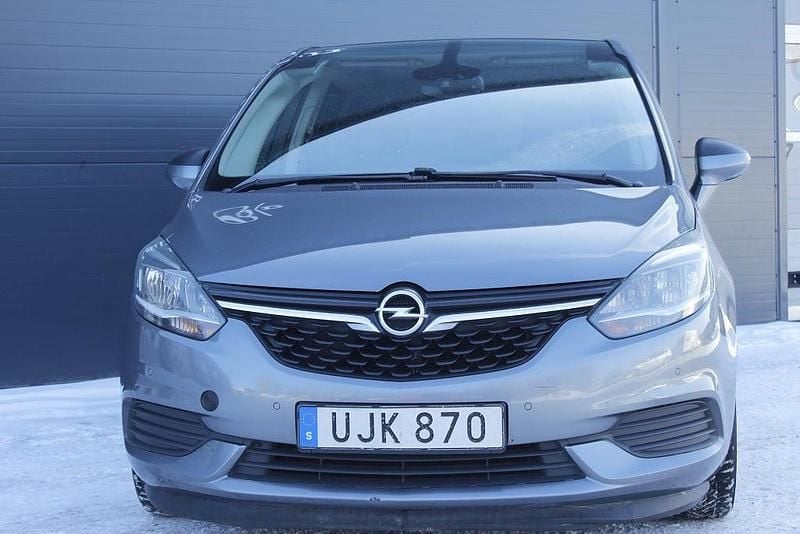 Begagnad Opel Zafira 140 HK (102 kW) 2016 Grå Minibuss