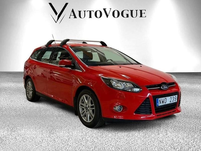 Röd Begagnad 2013 Ford Focus Titanium Kombi | 49 900 kr (Marknadspris) - Bild 1/4