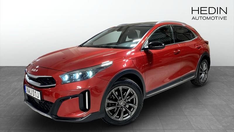 Röd Begagnad 2023 Kia XCeed Advance SUV | 269 900 kr (Marknadspris) - Bild 1/4