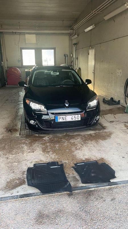 Svart Begagnad 2013 Renault Mégane GrandTour Kombi | 47 000 kr (Marknadspris) - Bild 1/4