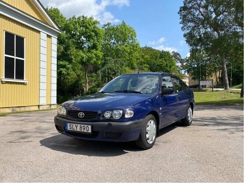 Blå Begagnad 2001 Toyota Corolla Halvkombi | 18 000 kr (Marknadspris) - Bild 1/4