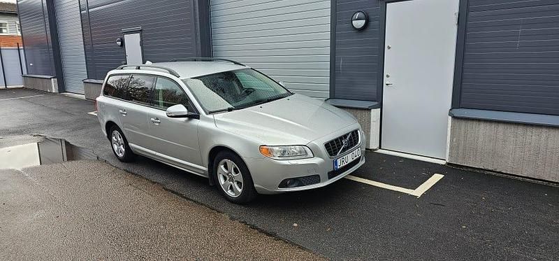 Begagnad 2009 Volvo V70 Kombi | 49 000 kr (Marknadspris) - Bild 1/4
