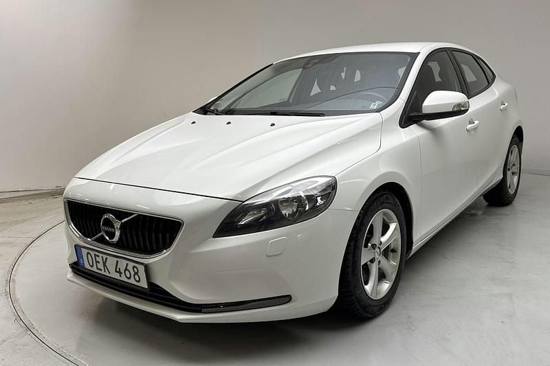 Vit Begagnad 2017 Volvo V40 Business Edition | 139 900 kr (Marknadspris) - Bild 1/4