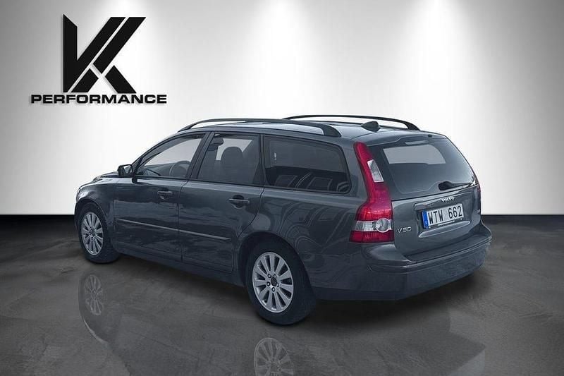 Begagnad Volvo V50 Momentum 170 HK (125 kW) 2005 Grå Kombi
