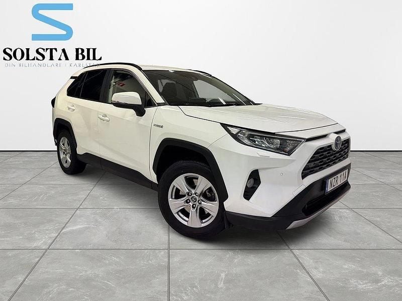 Vit Begagnad 2019 Toyota RAV4 Hybrid Active SUV | 314 900 kr (Marknadspris) - Bild 1/4