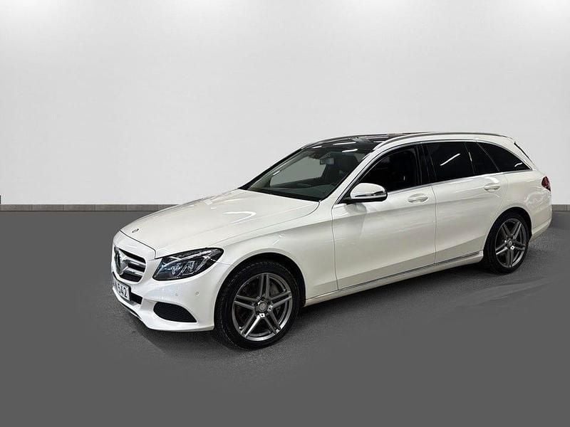 Begagnad Mercedes C400 333 HK (244 kW) 2015 Vit Kombi